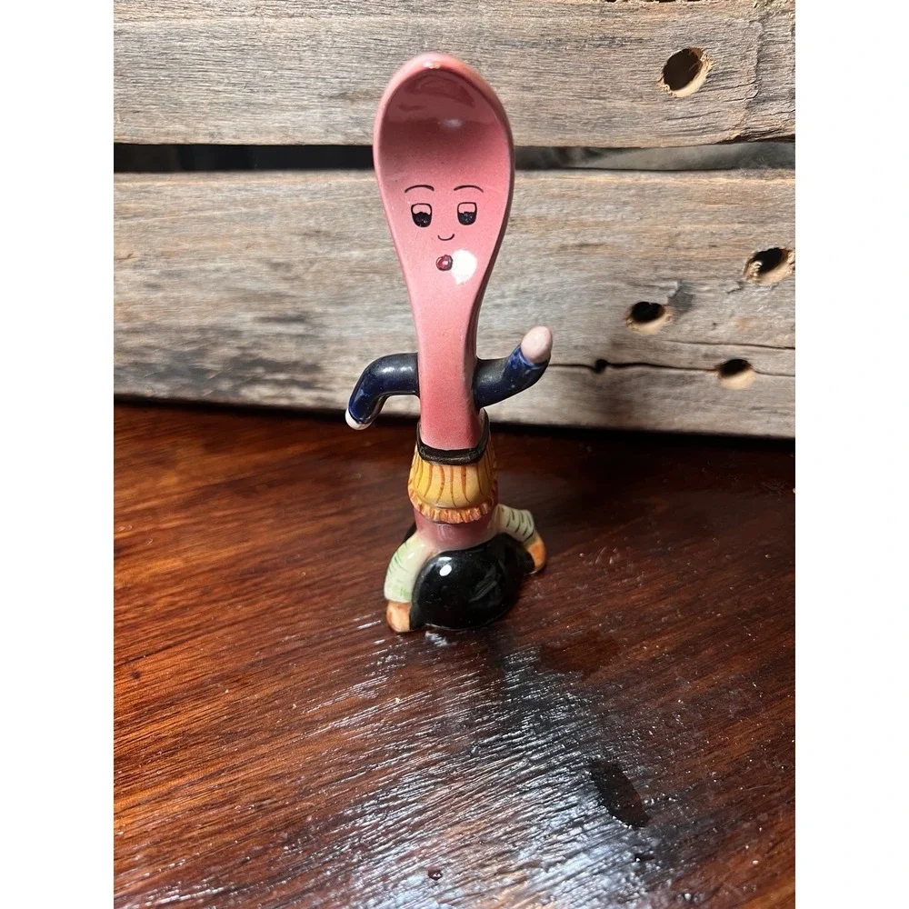 SHAKER SINGLE CERAMIC ANTHROPOMORPHIC Pink Spoon Vintage Kitschy‎ Unique 1950's